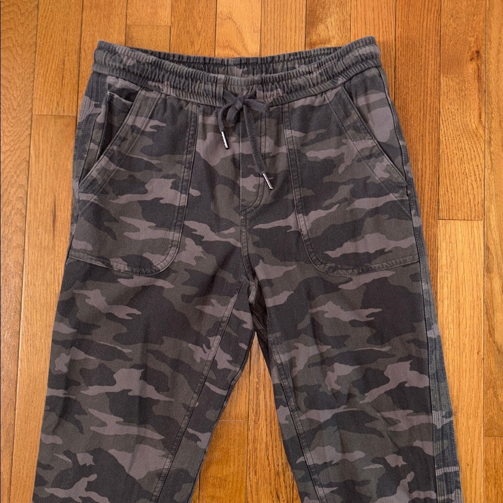 Athleta Farallon Jogger Camo Print Size 6 - Picture 3 of 7